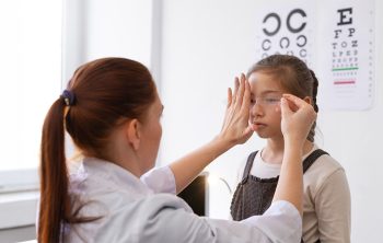 When Should You See an Optometrist for Itchy Eyes?